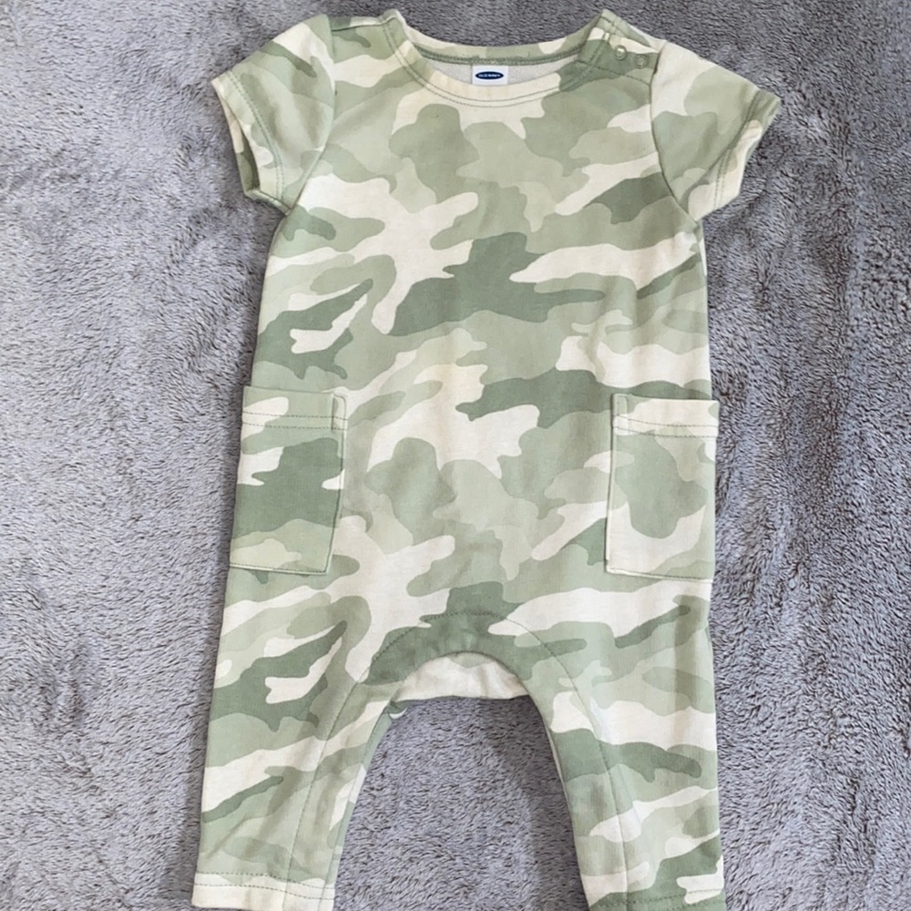 Camo short sleeve romper 3-6m old navy